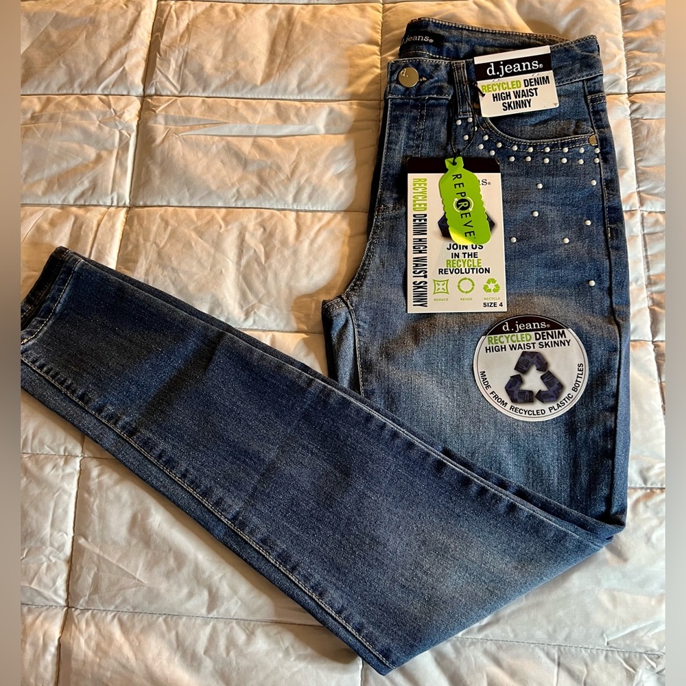 NWT recycled denim blue jeans. High rise skinny with beaded design on pockets.